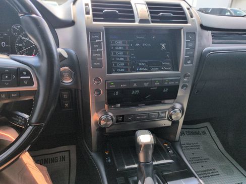 Used 2021 Lexus GX 460 Premium w/ Accessory Package AWD/4WD image 17