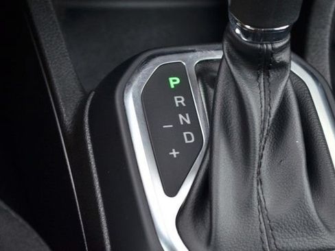 Used 2023 Jeep Renegade Latitude AWD/4WD image 29