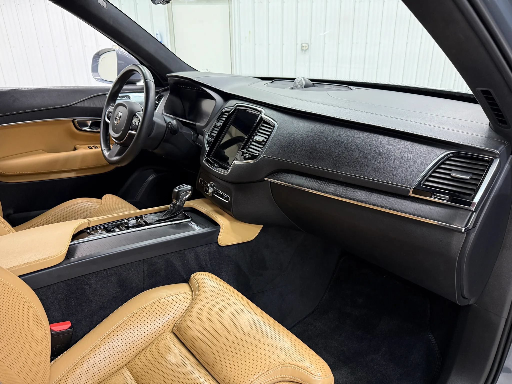 Used 2021 Volvo XC90 T6 Inscription w/ Lounge Package AWD/4WD image 14