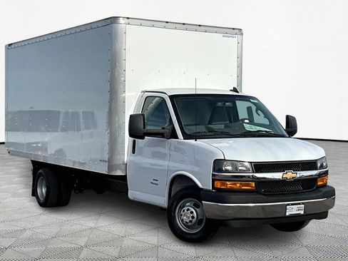 New 2024 Chevrolet Express 4500 4500 Series w/ Power Convenience Package image 2