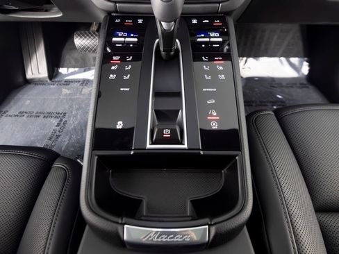 Certified 2026 Porsche Macan AWD/4WD image 27