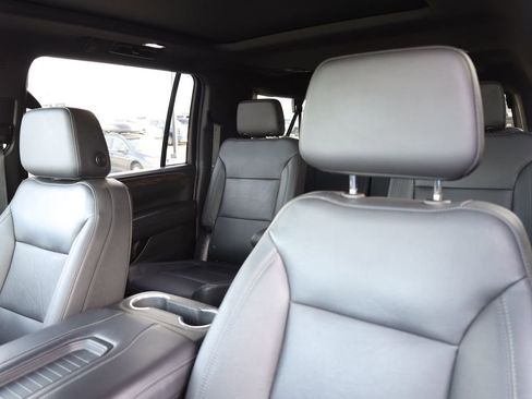 Used 2022 Chevrolet Suburban Z71 w/ Luxury Package AWD/4WD image 16