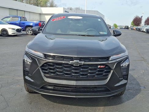 Used 2025 Chevrolet Trax RS w/ Driver Confidence Package FWD image 2