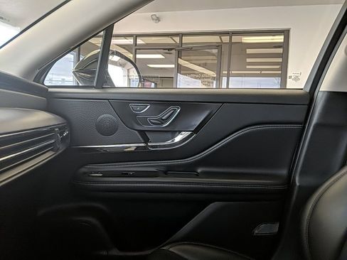 Used 2023 Lincoln Corsair Reserve image 19