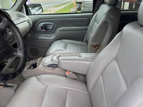 Used 1995 Chevrolet Tahoe 4WD image 4