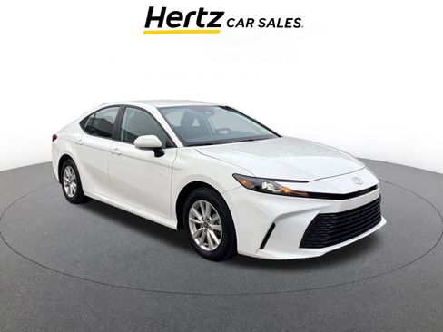 Used 2025 Toyota Camry LE image 1