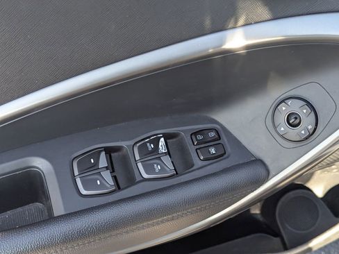 Used 2018 Hyundai Santa Fe Limited image 28