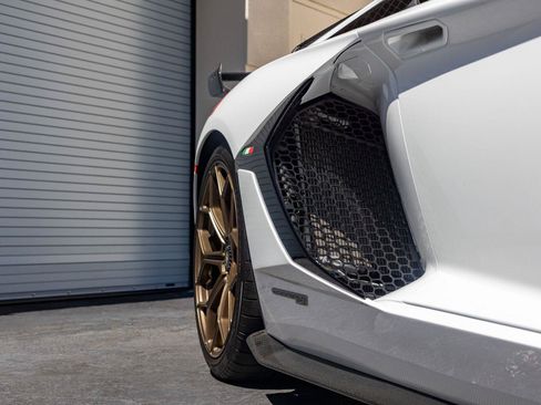 Used 2020 Lamborghini Aventador SVJ AWD/4WD image 46