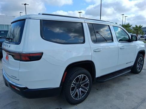 Used 2024 Jeep Wagoneer Series II w/ Flexible Seating Group RWD image 7