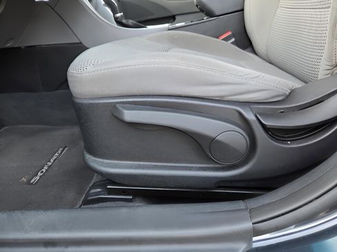 Used 2012 Hyundai Sonata GLS image 12