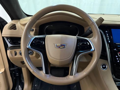 Used 2019 Cadillac Escalade Platinum AWD/4WD image 12