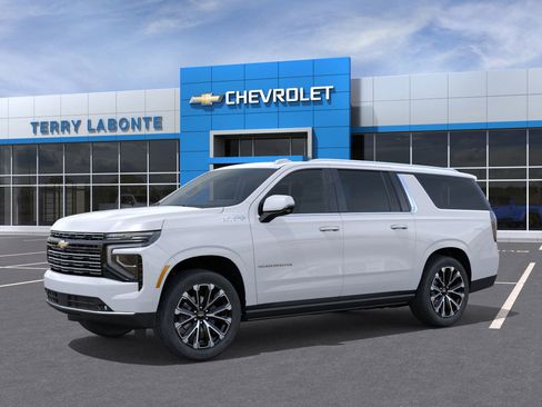 New 2026 Chevrolet Suburban High Country image 3