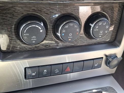 Used 2011 Jeep Liberty Limited w/ Tire & Wheel Group AWD/4WD image 18