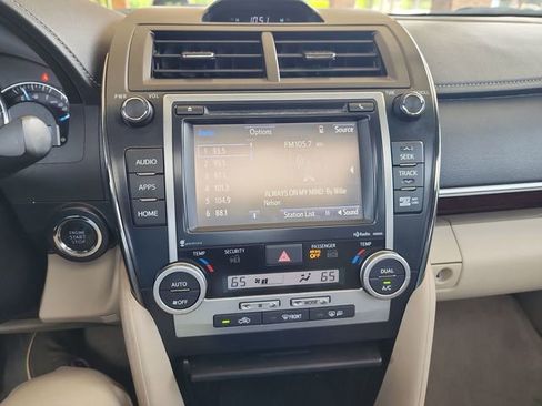 Used 2014 Toyota Camry XLE FWD image 17