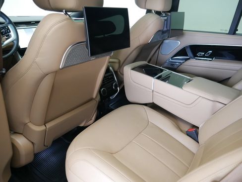 Used 2025 Land Rover Range Rover Autobiography AWD/4WD image 22