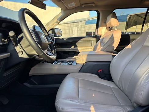 Used 2024 Ford Expedition Max XLT image 13