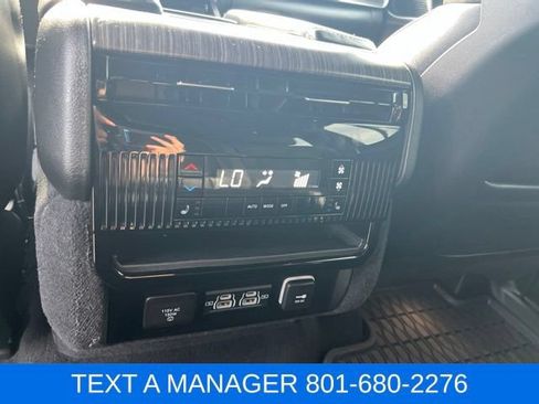 Used 2023 Jeep Wagoneer Series III w/ Preferred Equipment Group AWD/4WD image 39