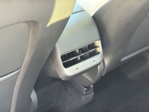 Used 2021 Tesla Model Y Performance image 30