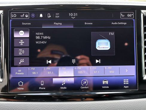 Used 2023 Chrysler Pacifica Touring-L image 51