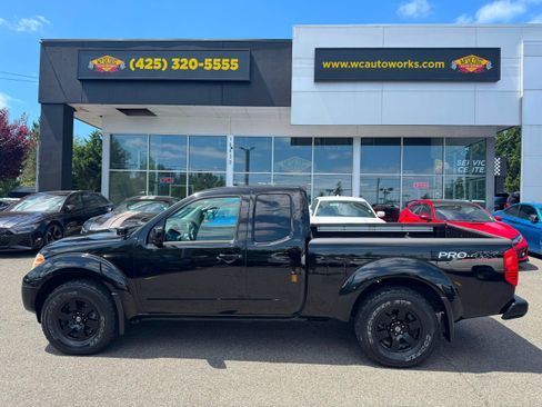 Used 2011 Nissan Frontier PRO-4X AWD/4WD image 2