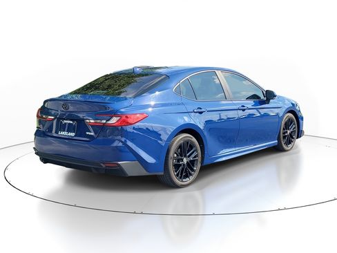 Used 2025 Toyota Camry SE w/ Convenience Package FWD image 7