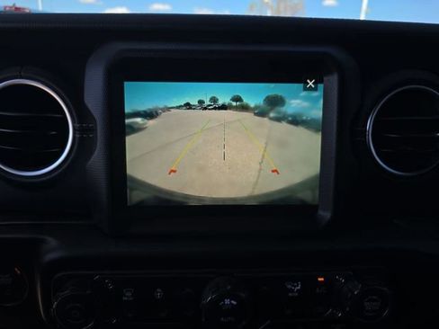 Used 2022 Jeep Wrangler Unlimited Sahara w/ Cold Weather Group image 21