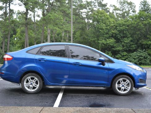 Used 2019 Ford Fiesta SE FWD image 4