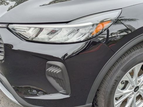 Used 2025 Ford Escape Active AWD/4WD image 11