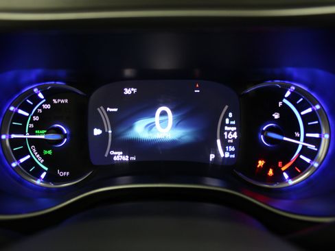 Used 2024 Chrysler Pacifica Limited FWD image 33