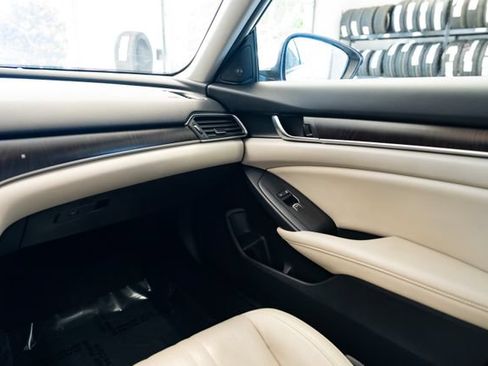 Used 2019 Honda Accord Touring image 10