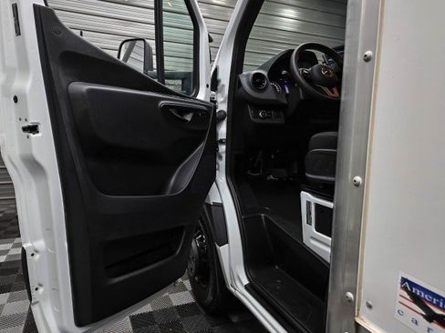 Used 2024 Mercedes-Benz Sprinter 4500 image 26
