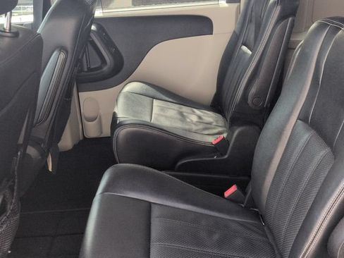 Used 2014 Chrysler Town & Country Touring-L w/ Driver Convenience Group FWD image 23