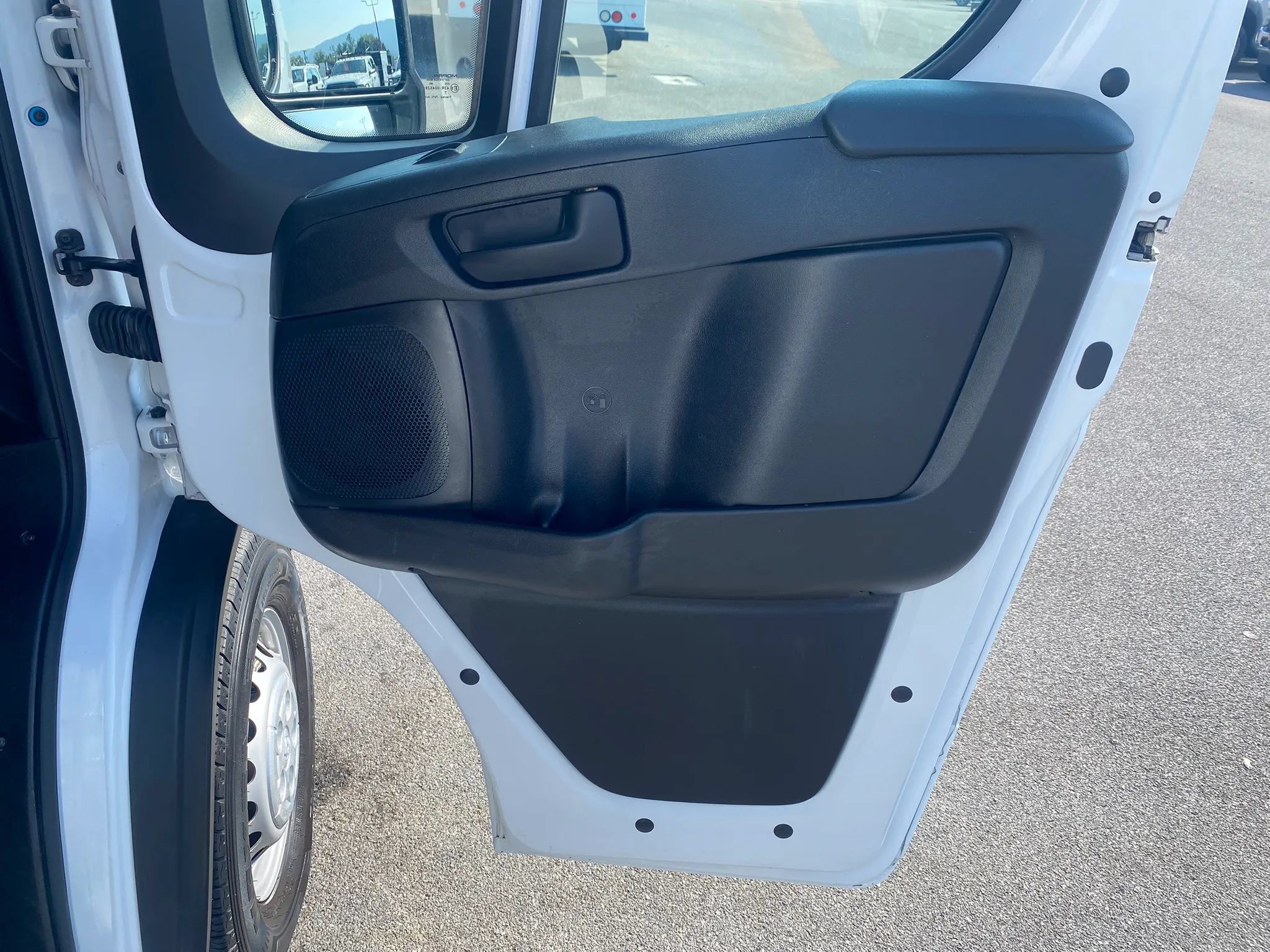 Used 2024 RAM ProMaster 2500 w/ Convenience Group FWD image 18