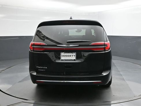 New 2026 Chrysler Pacifica Select image 8