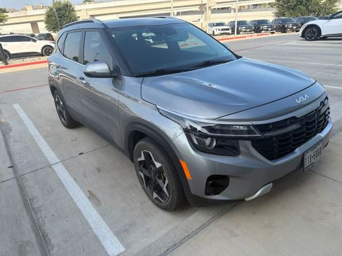 Certified 2024 Kia Seltos EX FWD image 3