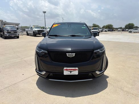 Used 2023 Cadillac XT6 Luxury FWD image 2