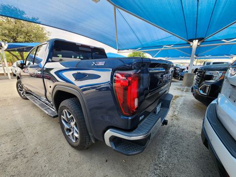 Used 2022 GMC Sierra 1500 SLT w/ SLT Convenience Package image 3