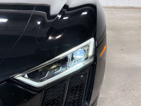 Used 2018 Audi R8 V10 w/ Premium Package RWD image 10