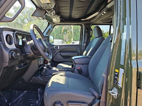 Used 2024 Jeep Wrangler Unlimited Sport AWD/4WD image 14