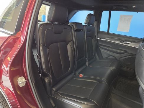 Used 2024 Jeep Grand Cherokee Limited w/ Luxury Tech Group II image 26