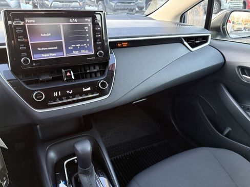 Used 2021 Toyota Corolla LE image 9
