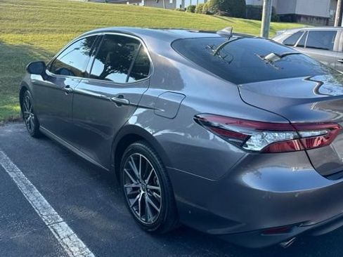 Used 2021 Toyota Camry XLE w/ Navigation Upgrade Package FWD image 4