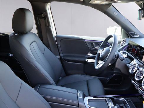 New 2025 Mercedes-Benz GLB 250 4MATIC image 10