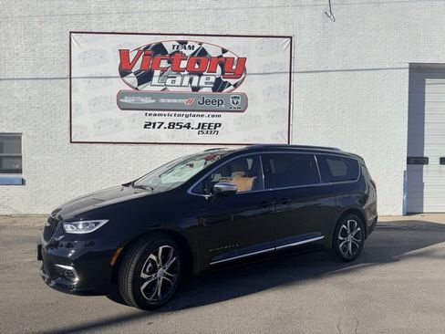 New 2026 Chrysler Pacifica Pinnacle w/ Trailer Tow Group image 1