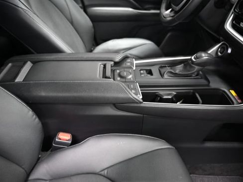 Used 2024 Toyota Grand Highlander AWD image 21