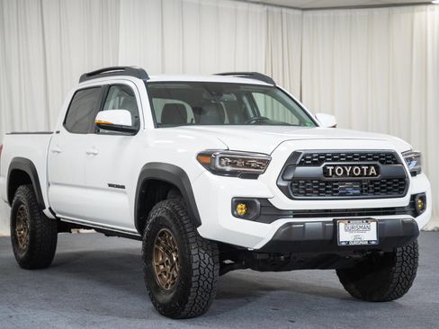 Used 2022 Toyota Tacoma SR5 w/ Trail Edition AWD/4WD image 1