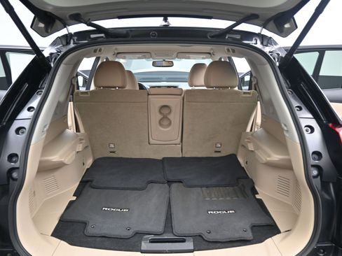 Used 2017 Nissan Rogue SV w/ SV Premium Package image 7