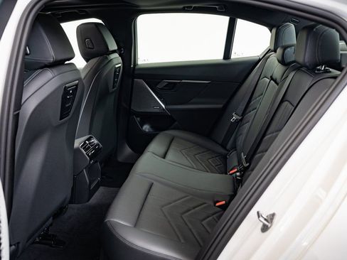 Certified 2025 BMW 530i xDrive image 34