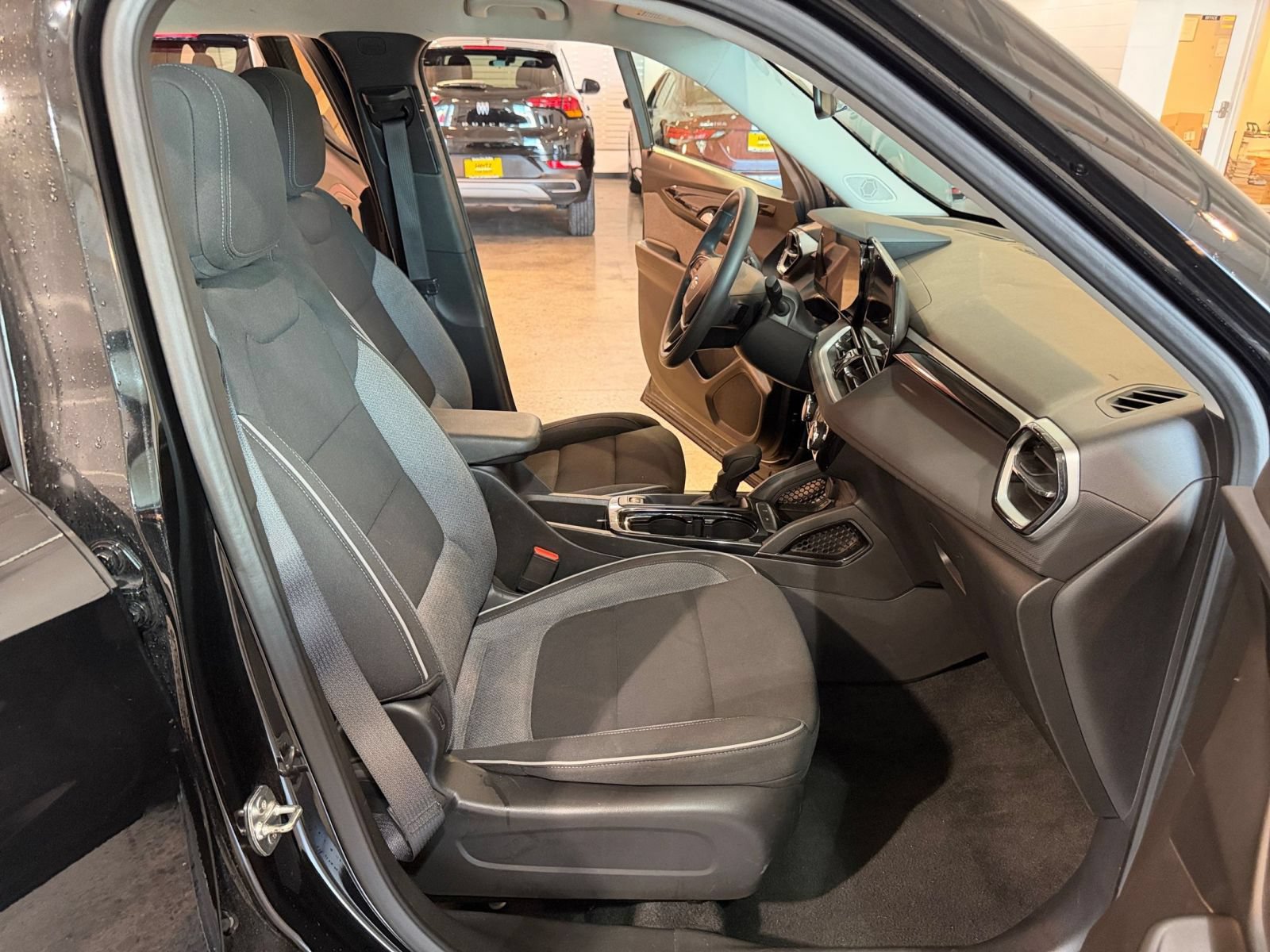 Used 2025 Chevrolet TrailBlazer LT FWD image 34