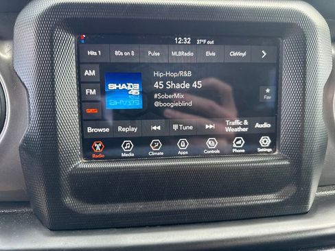 Used 2022 Jeep Gladiator Sport image 19